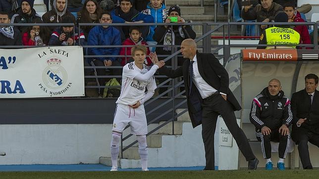 Zidane, junto a Odeegard