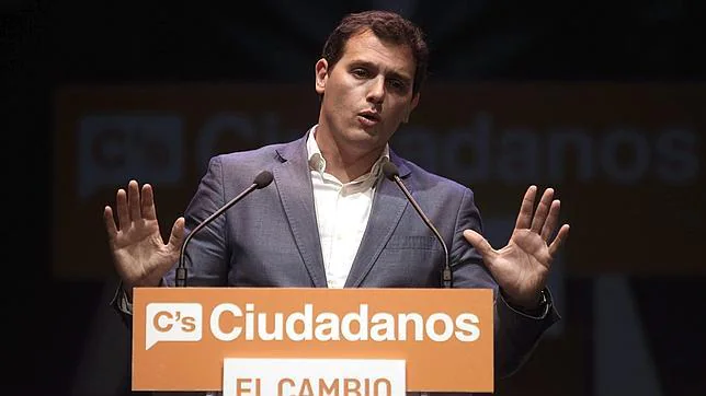 Rivera, durante su intervención en el acto central de campaña celebrado hoy en el Teatro Compac de Madrid