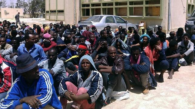 Autoridades libias impiden que 400 emigrantes embarquen en sus costas