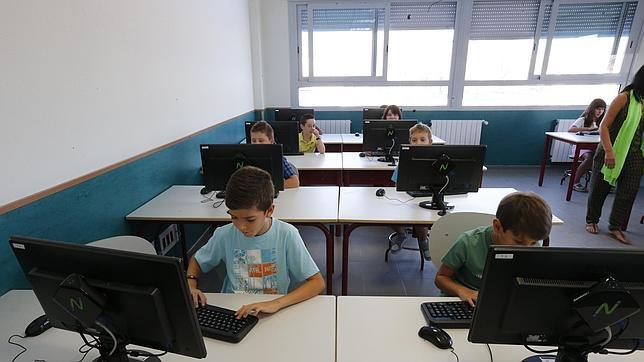 Los profesores de informática piden más recursos con motivo del «día de internet»