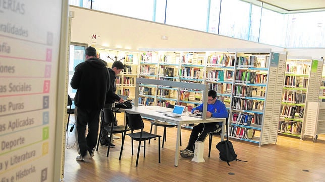 Las bibliotecas públicas amplían su horario en época de exámenes