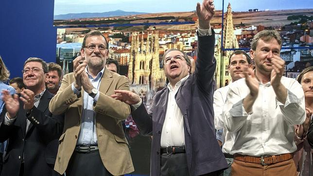 Rajoy dice que Castilla y León «va bien» por el «pacto de éxito» de la ciudadanía con el PP