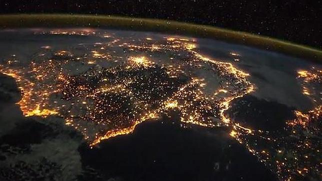 El impresionante viaje espacial que une las Islas Canarias con Italia