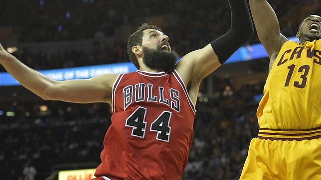 Nikola Mirotic, en el quinteto inicial de los novatos