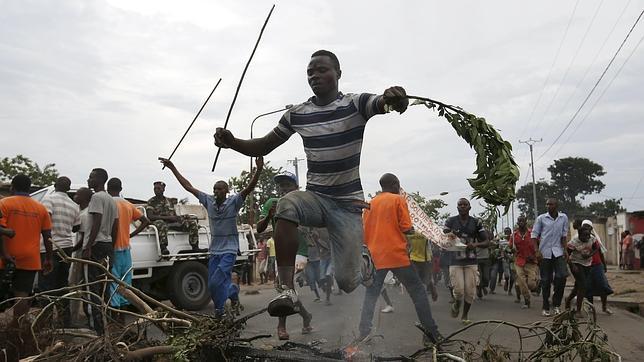 El presidente de Burundi cesa a tres ministros tras el golpe de Estado