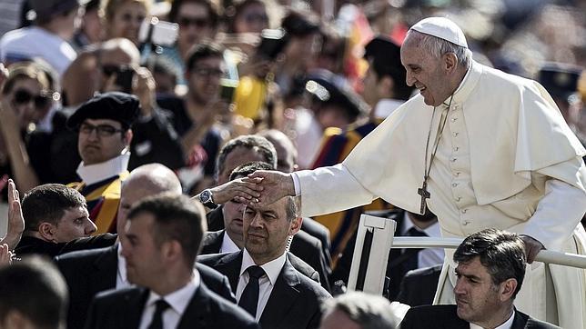 Amenazan de muerte a un párroco sobrino del Papa Francisco en Argentina