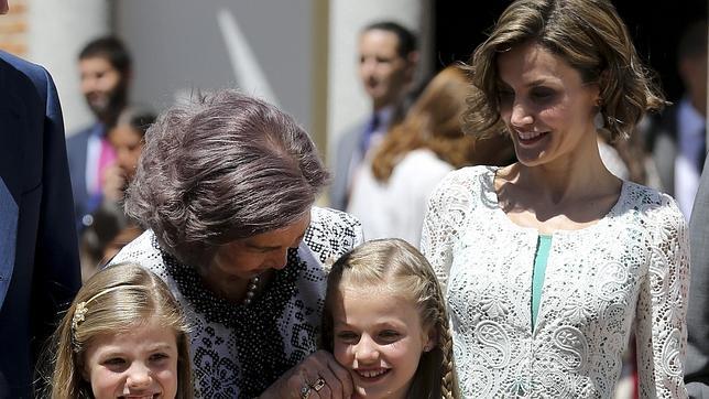 Doña Letizia vuelve a confiar en Felipe Varela para la Primera Comunión de su hija