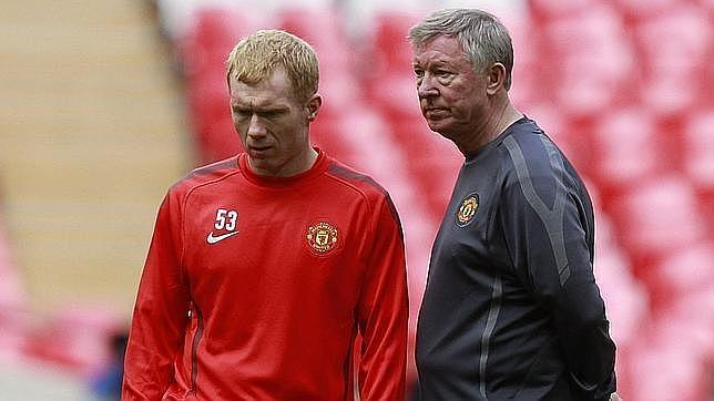 Scholes, junto a Alex Ferguson