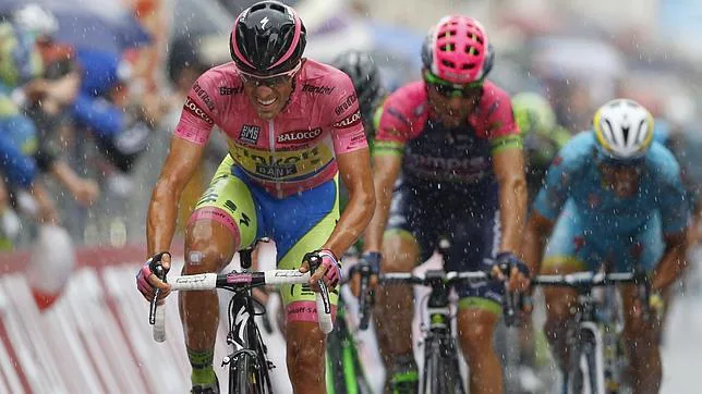 Contador se aferra al rosa