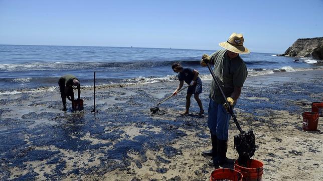 La marea negra pone a California en estado de emergencia