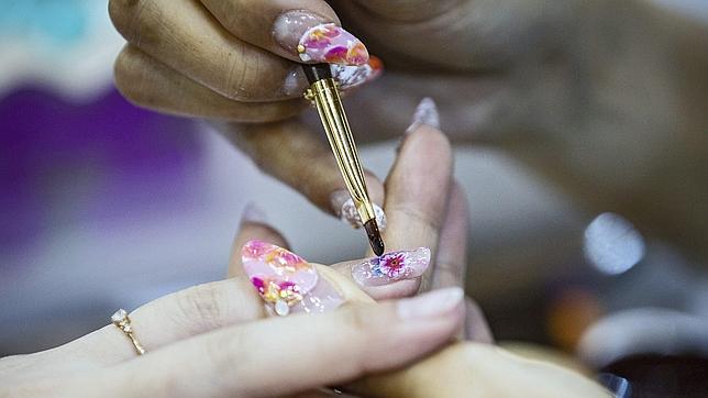 Los peligros ocultos del esmalte de uñas