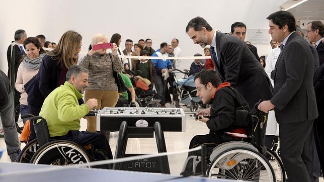 Medalla de Oro de Castilla-La Mancha para la Real Academia Española y de Plata para Parapléjicos, en el Día de la Región