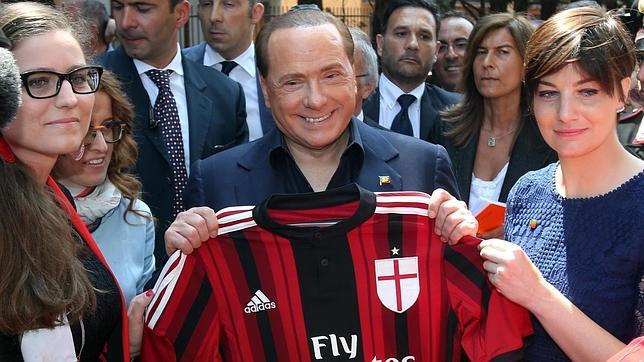 Silvio Berlusconi le ofrece a Ancelotti el banquillo del Milán