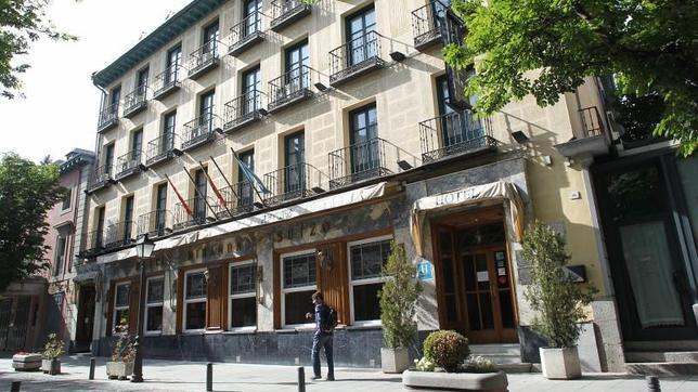 Arturo Fernández cierra el mítico hotel centenario de San Lorenzo del Escorial