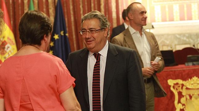 El alcalde de Sevilla, Juan Ignacio Zoido, este viernes en el pleno extraordinario del Ayuntamiento de Sevilla