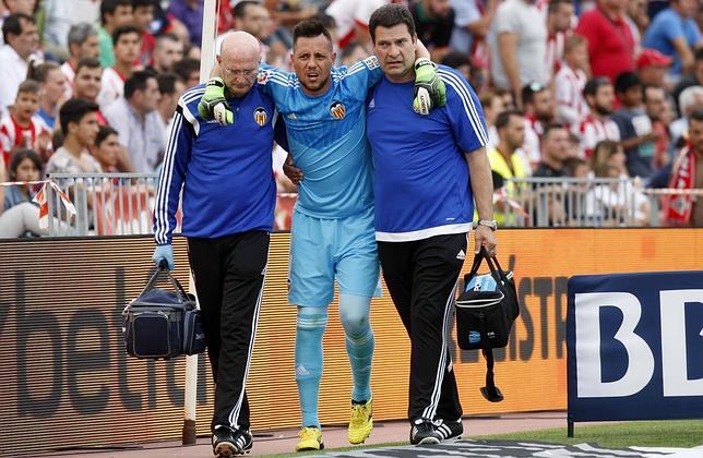 Diego Alves puede estar de seis a siete meses de baja