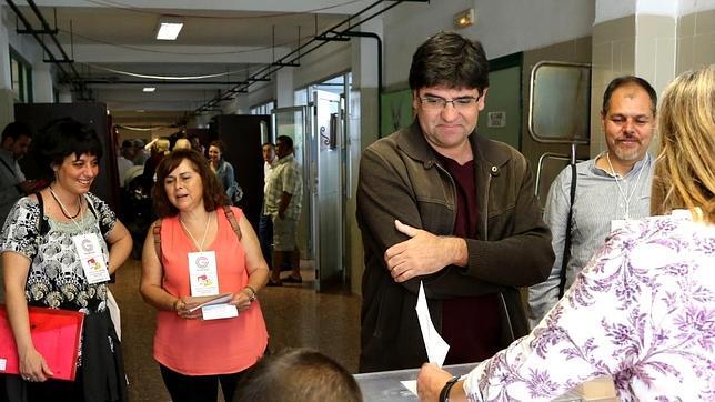 Miguel Ángel Pavón ejerce su derecho al voto