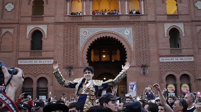 López Simón, por la puerta de la gloria