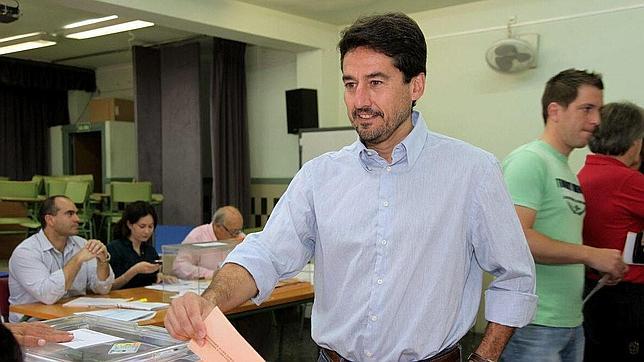 Jordi Peris, candidato a la alcaldía por Valencia en Comú, en el momento de la votación