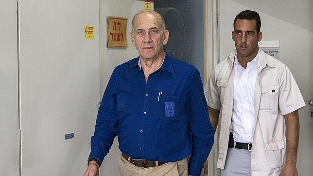 El ex primer ministro israelí Olmert condenado a ocho meses de prisión