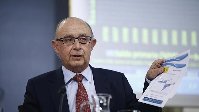Cristobal Montoro ha destacado el superávit de España en cuenta corriente en 2015