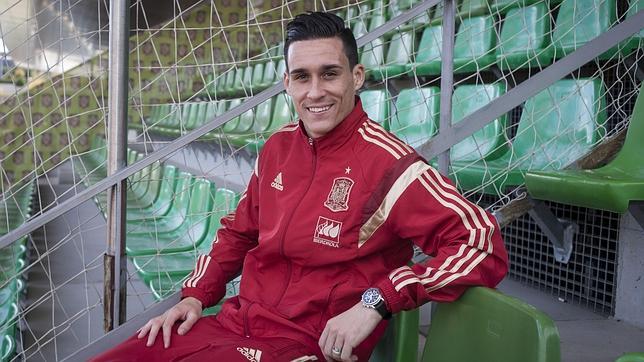 José Callejón posa con los colores de la selección española
