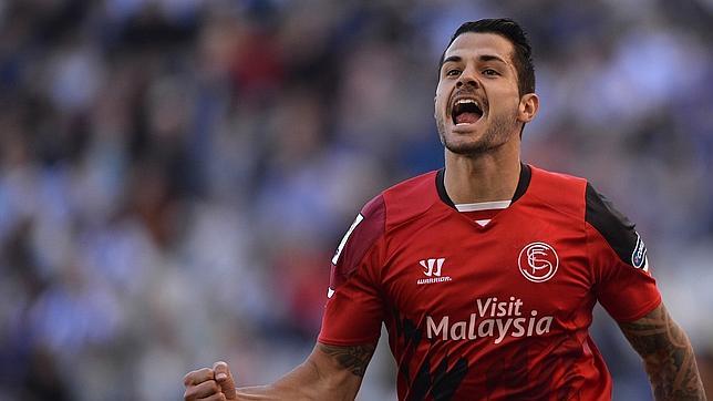 Vitolo celebra un gol con la camiseta del Sevilla