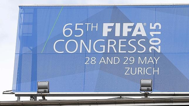 Cartel publicitario sobre el 65 Congreso de la FIFA