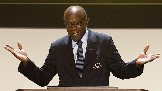 Jack Warner, dirigiéndose al público en un acto de la FIFA