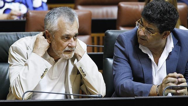 Griñán y Diego Valderas, en el Parlamento andaluz en 2012