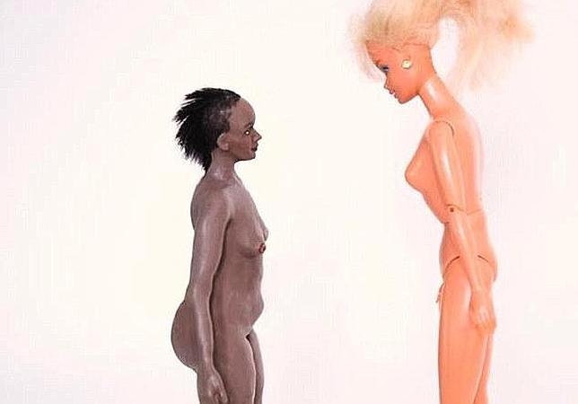 Crean una curiosa anti-Barbie con unos kilos de más y celulitis