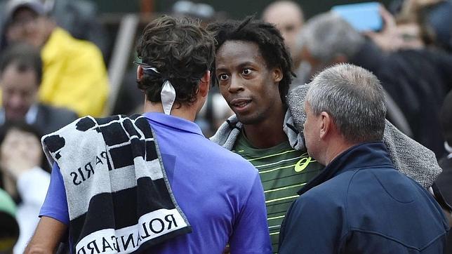 Federer-Monfils, suspendido por falta de luz