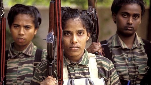 Integrantes del brazo femenino de los Tigres de Liberación del Eelam Tamil