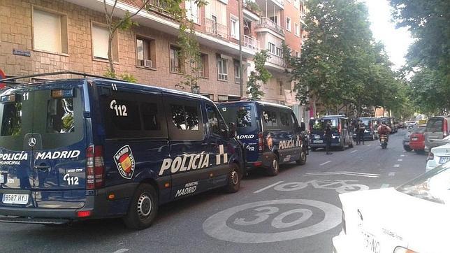 La Policía deja en libertad a los catorce detenidos en un desahucio en Tetuán