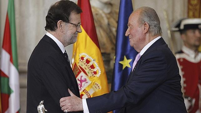 Rajoy telefonea a Don Juan Carlos en el primer aniversario de la abdicación