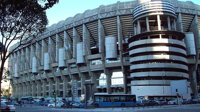 Cae un clan que robaba a turistas en el Bernabéu con el ardid de recoger firmas para una ONG