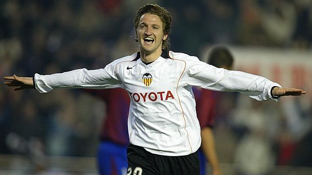 Mista, con la camiseta del Valencia