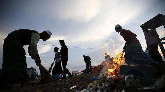 Un grupo de más de 700 migrantes desembarca al norte de Birmania