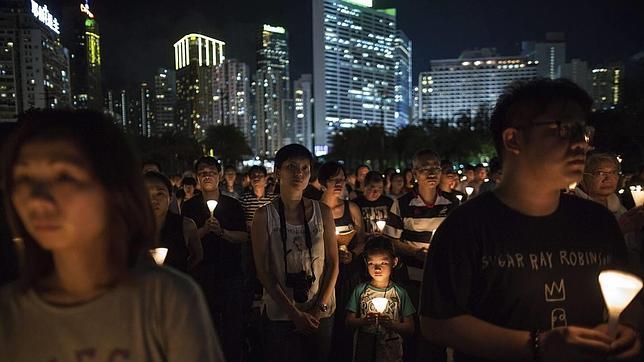 Miles de personas se reúnen en Hong Kong para recordar Tiananmén