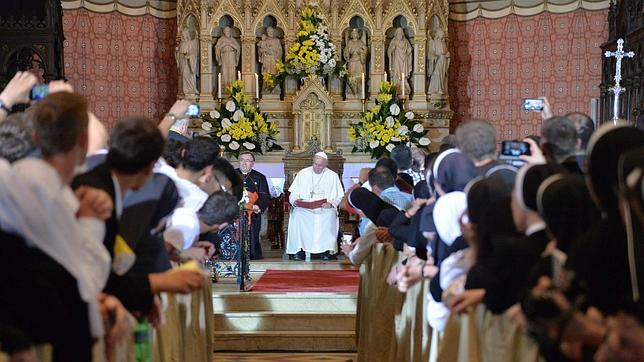 Una monja y un franciscano torturados en la guerra de Bosnia conmueven al Papa