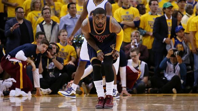 Irving se rompe la rodilla y deja a los Cavaliers tocados para la final