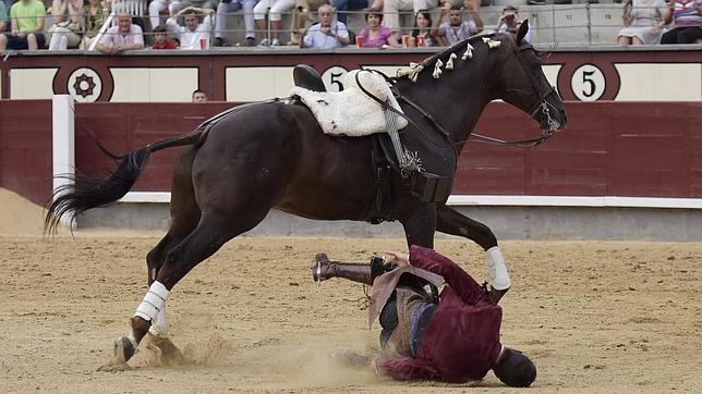 Galán roza la Puerta Grande y Manzanares sufre una aparatosa caída