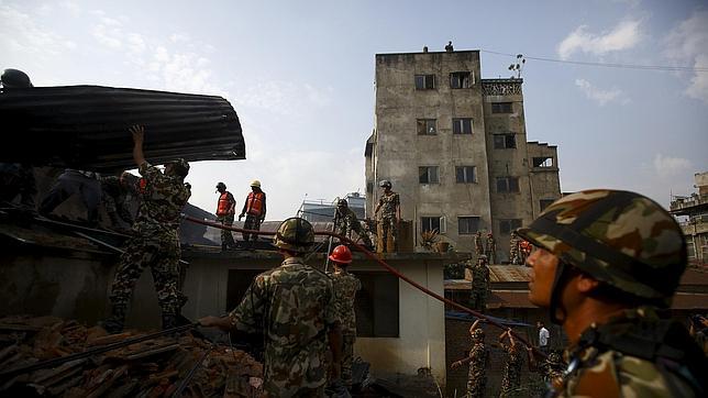 Localizados en Nepal los cadáveres de 53 personas, entre ellos dos españoles