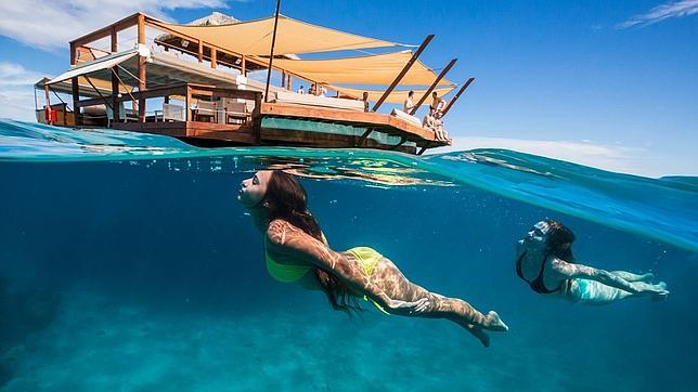 Bar, restaurante y deportes acuáticos completan la oferta de Cloud9, en las aguas de Fiji