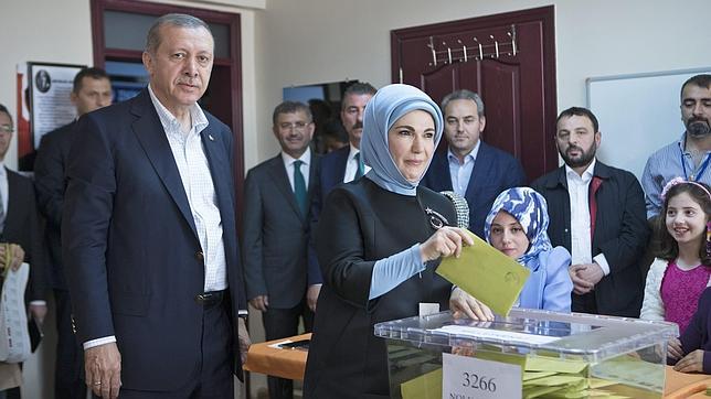 Dos personas tiroteadas a la salida de un colegio electoral en Estambul