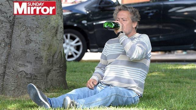 Kenny Sansom, de ser una estrella del fútbol a dormir en un parque