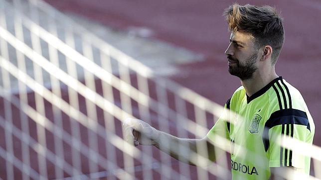 Piqué, en el entrenamiento de la selección española