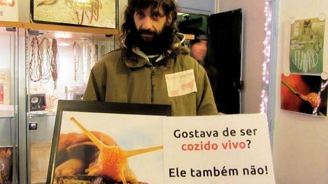 Portugal se moviliza contra el maltrato a los caracoles… mientras el caviar blanco se cotiza a 1.500 euros el kilo