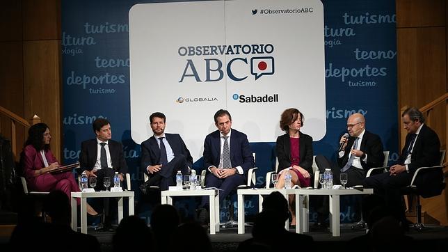 Economía recuerda a Podemos que sus medidas antidesahucios benefician ya a 35.000 familias