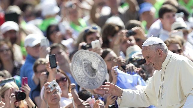 El Papa invita a «educar a los hijos desde pequeños para que sean solidarios con los enfermos»